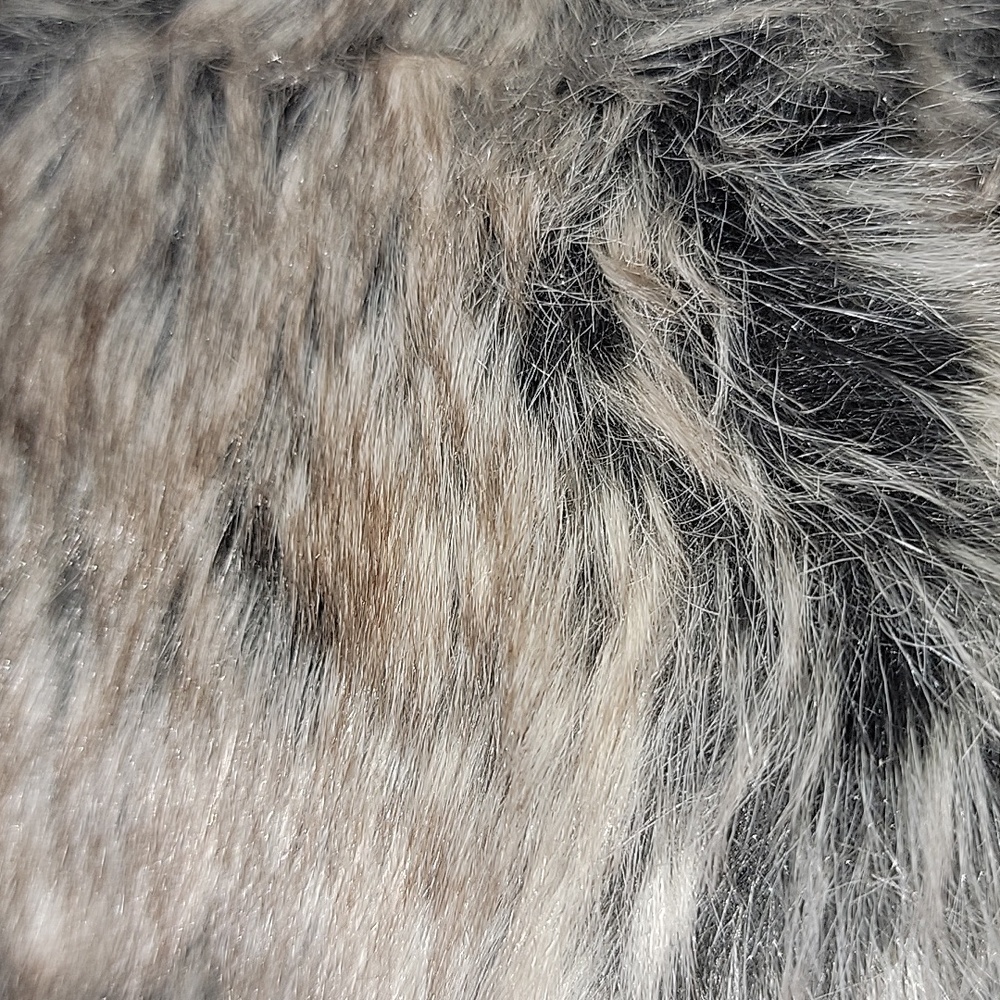 Biltmore Throw - Picture 4 of 4